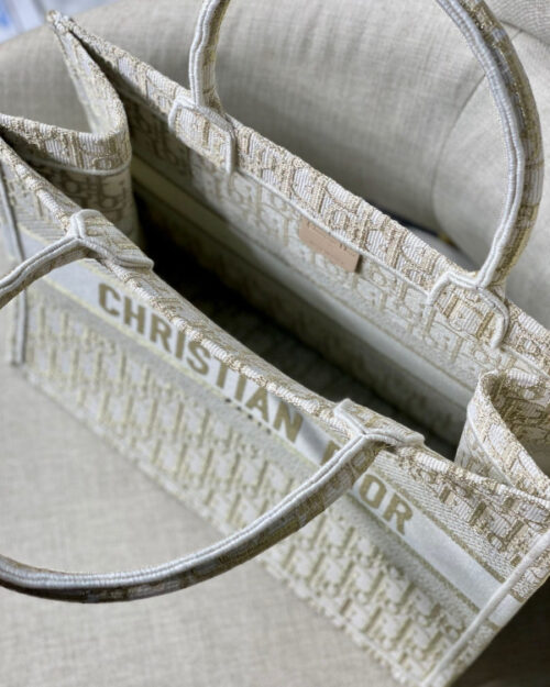 Sac Medium Book Tote Dior
