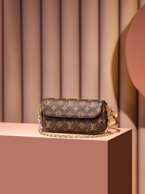 Pochette chaine Ivy Louis Vuitton