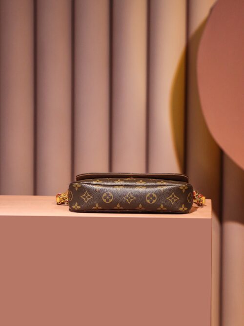 Pochette chaine Ivy Louis Vuitton